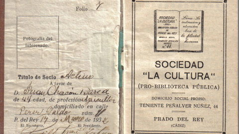 Carné de Socio de la biblioteca. / Archivo Fernando Romero