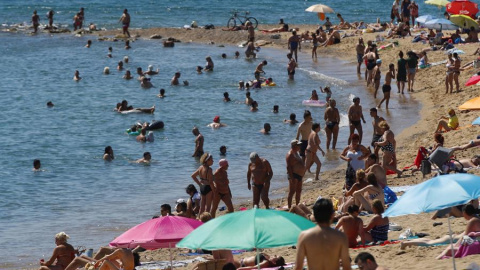 La playa de La Barceloneta / EFE / Alejandro García