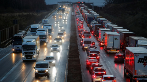 Imagen de una carretera de Alemania congestionada por el tráfico. (Reuters/Wolfgang Rattay)