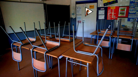 Vista de un aula vacía de la Escola l'Estel de Barcelona. EFE/Quique García/Archivo