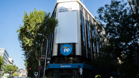 Mensaje de precampaña del PP en la sede de Génova 13. Fuente: PP/David Mudarra.