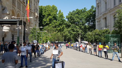 Las 'colas del hambre' llegan al Palacio de Cibeles. TWITTER/@VirginiagFontcu