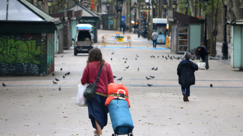 La Rambla, buida en aquest Sant Jordi confinat. ACN / PAU CORTINA