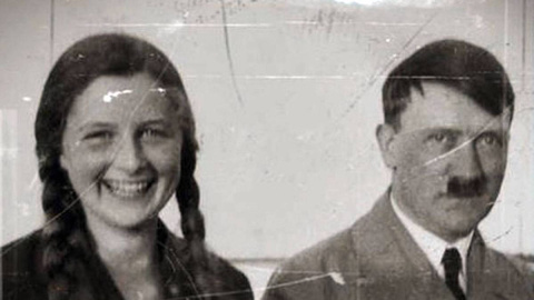 Geli Raubal y Adolf Hitler.