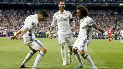 Cristiano Ronaldo celebra un gol, durante su etapa en el Real Madrid, junto Marcelo y Sergio Ramos. / EFE