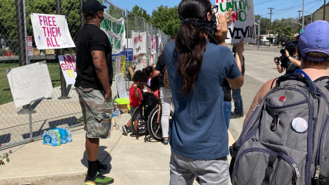 Protesta en CA contra los centros de detención de inmigrantes y pidiendo la puesta en libertad de los internos