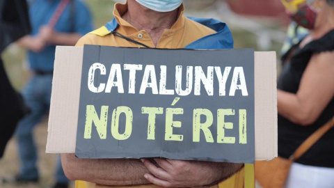 Cartel "Catalunya no te rei" / Twitter Omnium Cultural