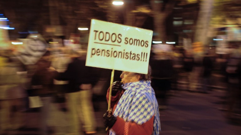 Unas mujer pensionista en una manifestación contra la austeridad en Madrid AFP / Pedro Armestre