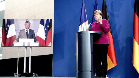 La canciller alemana Angela Merkel, en Berlín, en una rueda de prensa conjunta con el presidente francés Emmanuel Macron, para presentar su propuesta de un fondo en la UE de 500.000 millones para hacer frente a la crisis del coronavirus. REUTERS/Kay Nie