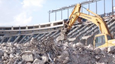 Los vecinos se quejan al Ayuntamiento del "calvario" de las obras del Mahou-Calderón