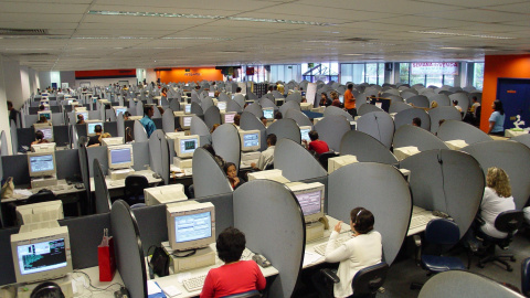 Foto de archivo de un 'call center' (centro de atención al cliente) ubicado en el Estado español.