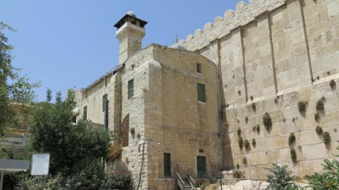 Mezquita Ibrahim, para los musulmanes, o Tumba de los Patriarcas para la tradición judía, en la ciudad vieja de Hebrón - EFE