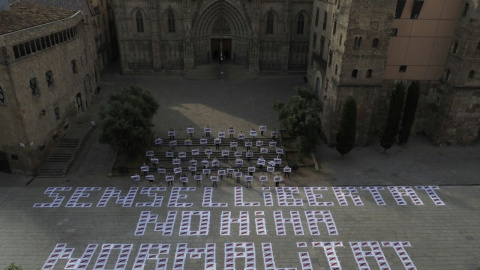 L'acció realitzada per Òmnium a la plaça de la Catedral de Barcelona observada des d'una vista aèria. ÒMNIUM