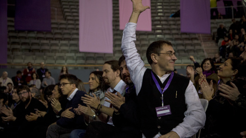 Juan Carlos Monedero saluda a las bases / JAIRO VARGAS