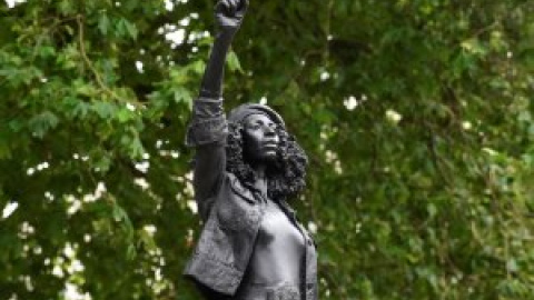 Cambian la estatua de un esclavista por la de una manifestante negra en Bristol