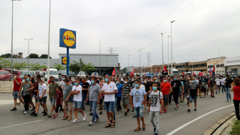 La manifestació dels treballadors de la mina de Vilafruns, propietat d'ICL.