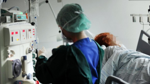 Foto de enfermera en un centro de salud en plena pandemia. / ARCHIVO