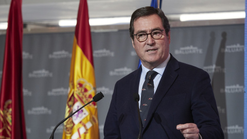 El presidente de la CEOE, Antonio Garamendi, interviene durante el acto de entrega del Premio Navarra Empresarial, en la sala de Exposiciones de Baluarte, a 17 de febrero de 2023, en Pamplona, Navarra (España). Foto: Eduardo Sanz / Europa Press