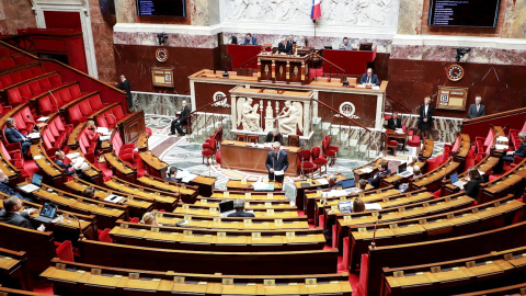 El ministro francés de Economía y Finanzas, Bruno Le Maire, interviene en la Asamblea Francesa, donde se debaten las medidas para hacer frente a la crisis del coronavirus. EFE / EPA / LUDOVIC MARIN