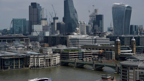 Vista aérea de la City de Londres, el distrito financiero de la capital británica. REUTERS/Hannah McKay