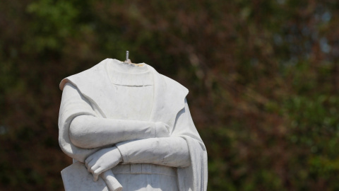 Estatua decapitada de Cristóbal Colón en Boston. / REUTERS/Brian Snyder