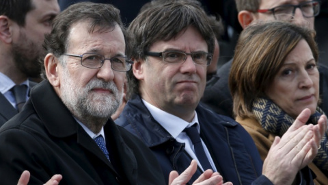 El presidente del Gobierno, Mariano Rajoy, y su homólogo en la Generalitat, Carles Puigdemont, en un acto de la Generalitat. Archivo REUTERS.