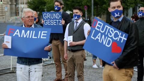 rotesta contra el confinamiento del partido de ultraderecha alemán AfD en Berlín. REUTERS/Fabrizio Bensch