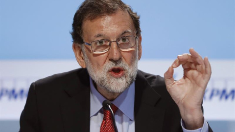 El presidente del Gobierno, Mariano Rajoy, durante su intervención hoy en la clausura de la XXXIII Reunión del Círculo de Economía de Sitges (Barcelona). EFE/Andreu Dalmau