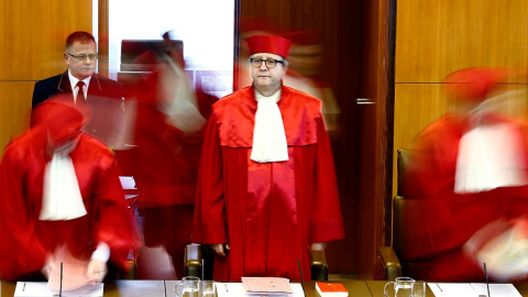 El presidente del Tribunal Constitucional alemán, Andreas Vosskuhle, al comienzo de un pleno de la institución para dictar sentencia, en su sede en la localidad de Karlsruhe. REUTERS/Kai Pfaffenbach