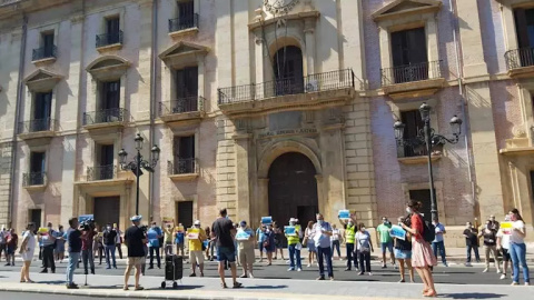 Manifestación frente a la sede del TSJCV./ EUROPA PRESS