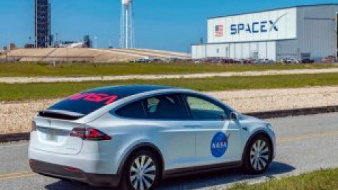 El Tesla Model X que lleva a los primeros astronautas de SpaceX hasta la Crew Dragon