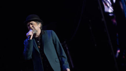 El cantante y compositor Joaquín Sabina durante el concierto que ofrece esta noche en Madrid. EFE/Víctor Lerena