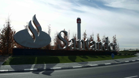 Entrada de la Ciudad Financiera del Banco Santander, en la localidad madrileña de Boadilla del Monte. E.P.