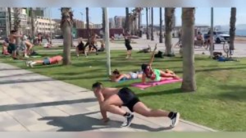 "El lagarto de la Barceloneta recupera su espacio": cachondeo con esta gente haciendo deporte como si no hubiera un mañana