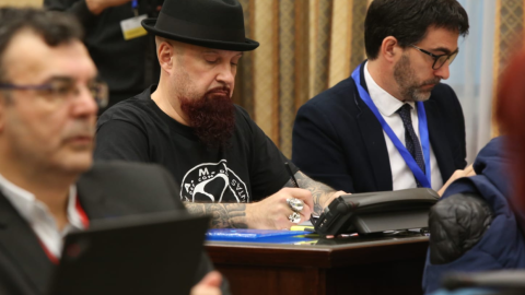 César Strawberry durante la jornada de '5 años de Leyes de Mordaza' organizada por la PDLI en el Congreso de los Diputados. / PDLI