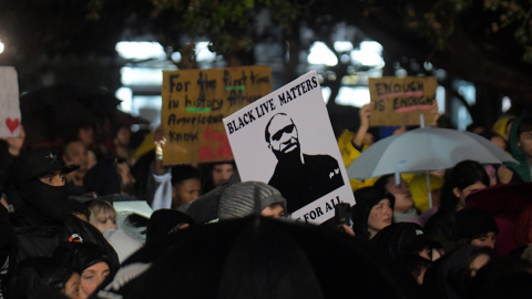 01/06/2020 - Miles de personas se suman en Nueva Zelanda a las protestas por el asesinato de George Floyd. / AFP - DAVID LINTOTT