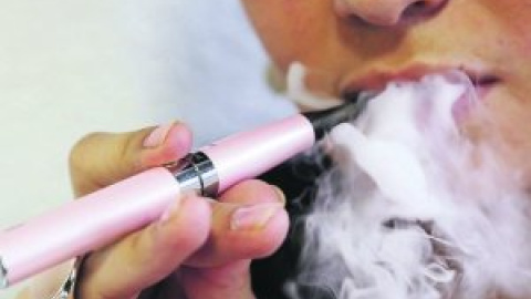 El Gobierno limita la venta del cigarrillo electrónico al equipararlo con el tabaco