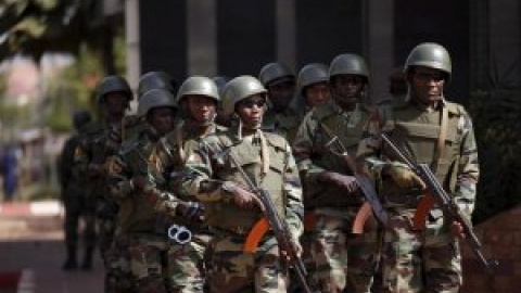 Un ataque terrorista mata a 53 militares y a un civil en Mali