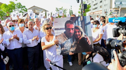 El pueblo de Baiona se moviliza por la muerte del conductor. EFE