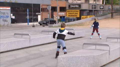 Los niÃ±os salen a la calle con paseos controlados despuÃ©s de 43 dÃ­as de confinamiento