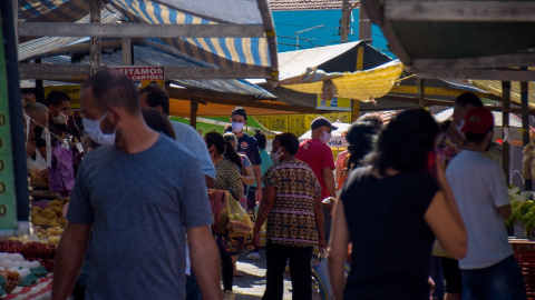 Reactivación de los mercados al aire libre en la favela Heliópolis (São Paulo). ELINEUDO MEIRA/ FOTOS PÚBLICAS.