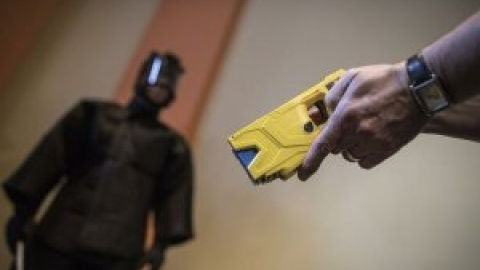 Antidisturbios y agentes antiterroristas de la Guardia Civil aprenderán a usar armas táser