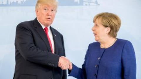 Merkel pide a Trump "total contundencia" contra la violencia racista