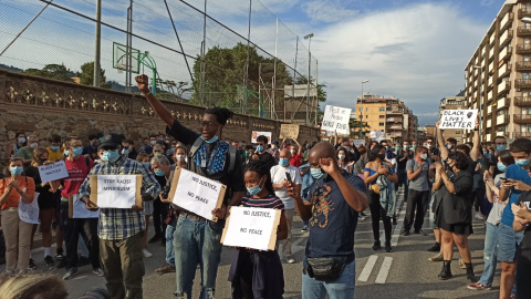 Els crits i lemes contra el racisme van ser presents a la concentració d'aquest dilluns. E.E