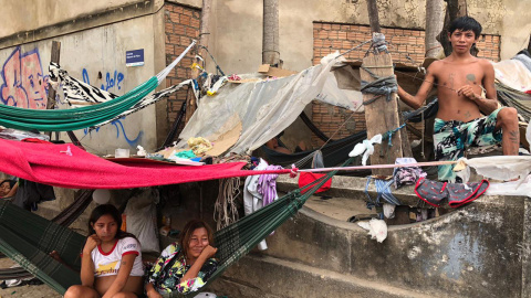 Algunas familias de Yanomami se aventuraron a vivir en núcleos urbanos próximos a su territorio, en los estados de Roraima y Amazonas. / EMILY COSTA/ AMAZONIA REAL