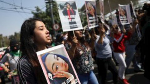 Multitudinaria marcha de mujeres en México para recordar a la víctima descuartizada por su pareja