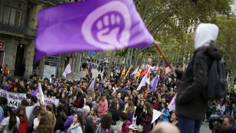 Manifestació contra la violència masclista a Barcelona aquest 25 de novembre. Joel Kashila