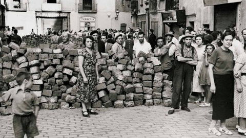 Barricada en el barrio madrileño de La Latina durante la guerra civil.