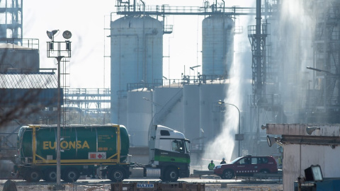 16/01/2020.- Vista del lugar del accidente en la empresa petroquímica IQOXE. EFE/Enric Fontcuberta