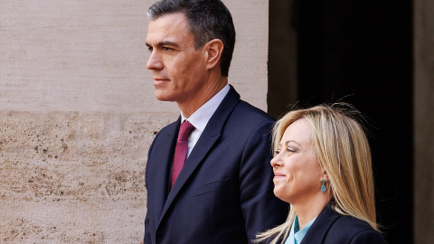  El primer ministro italiano, Giorgia Meloni, recibe al primer ministro español, Pedro Sánchez, en el Palacio Chigi. Foto: Roberto Monaldo/LaPresse vía ZUMA Press/dpa